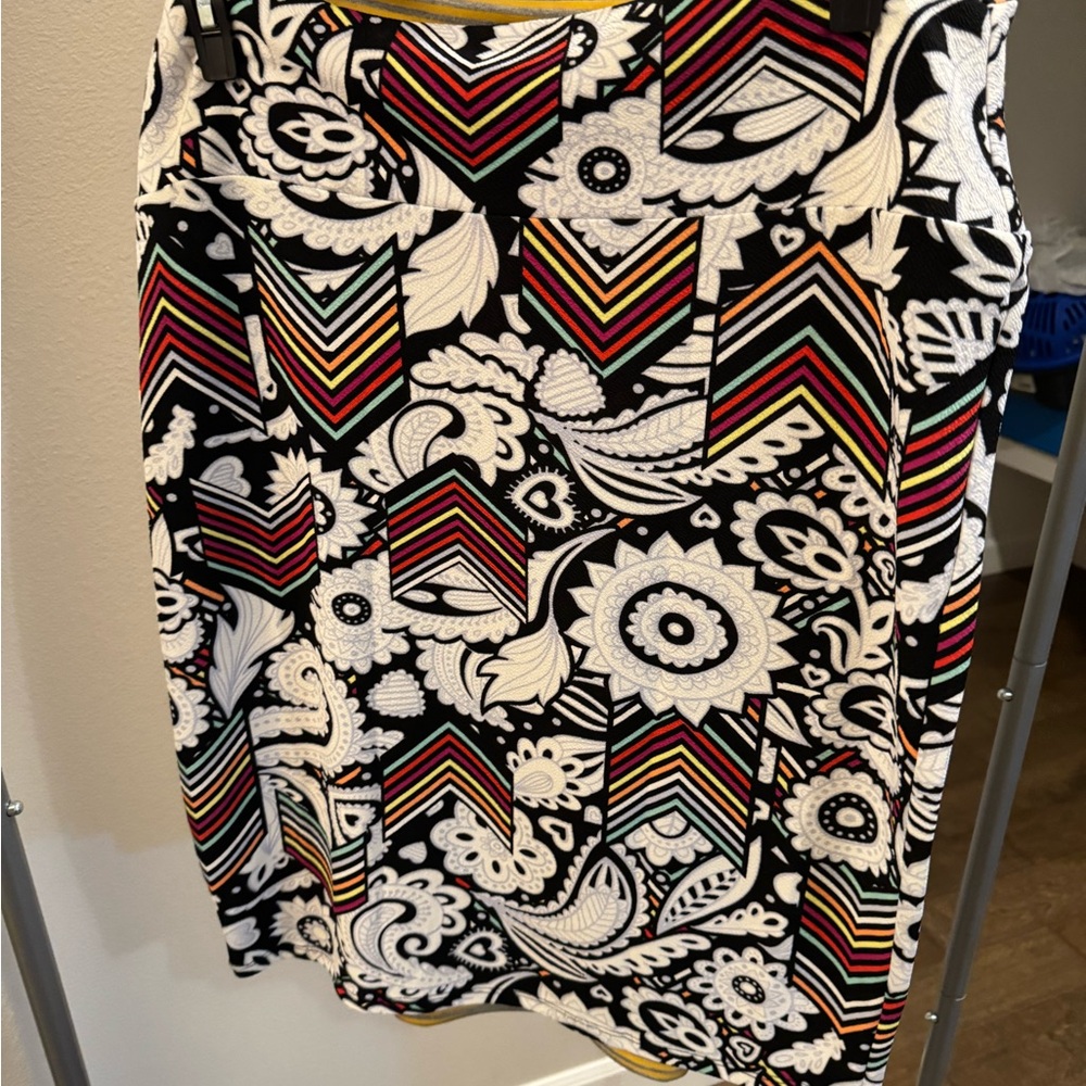 LuLaRoe Black and White Floral Pencil Skirt with Multicolor Chevron
